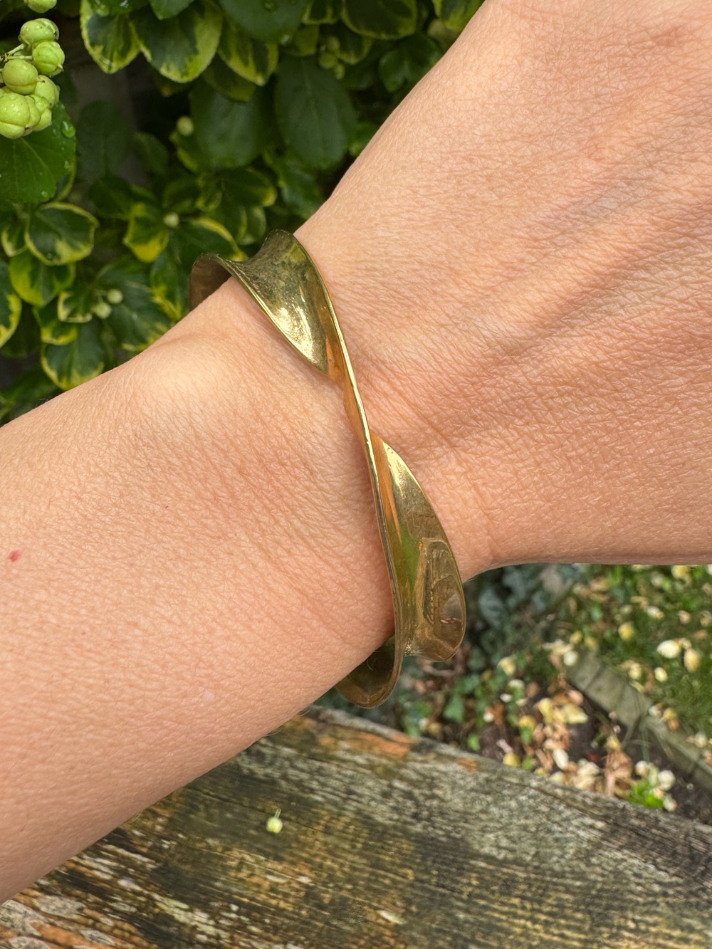 Gold Tone Twist Bangle Bracelet - Vintage Brutalist Modernist Design